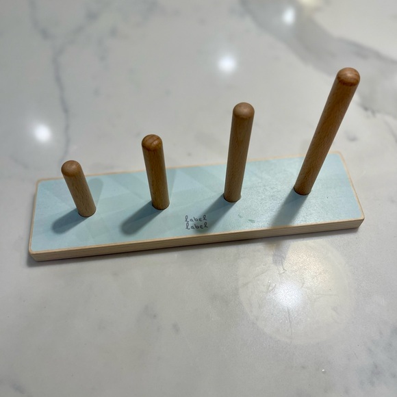 Wood stacking and sorting toy - Picture 7 of 7